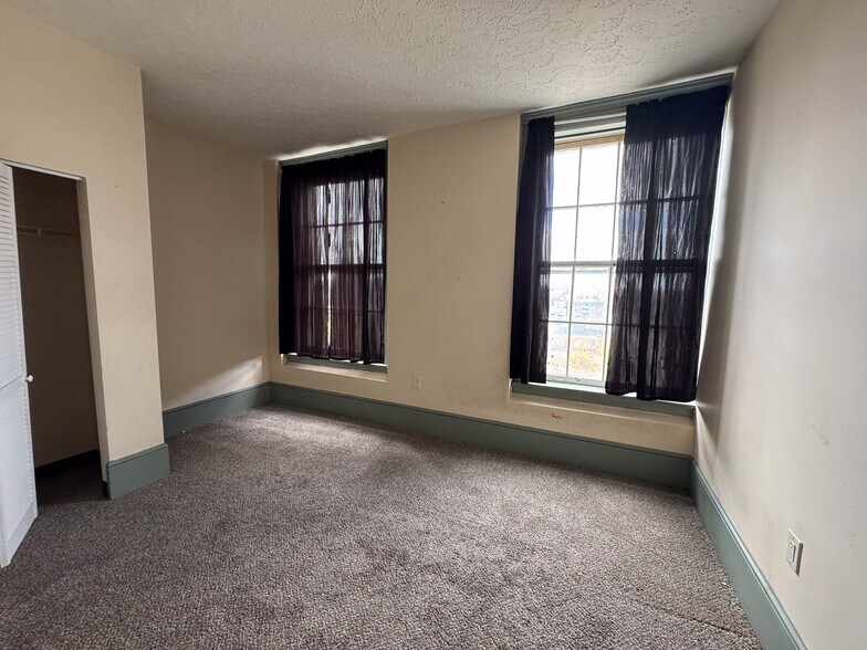 More Photos Of 243 E Main St, Alliance Apartments For Sale