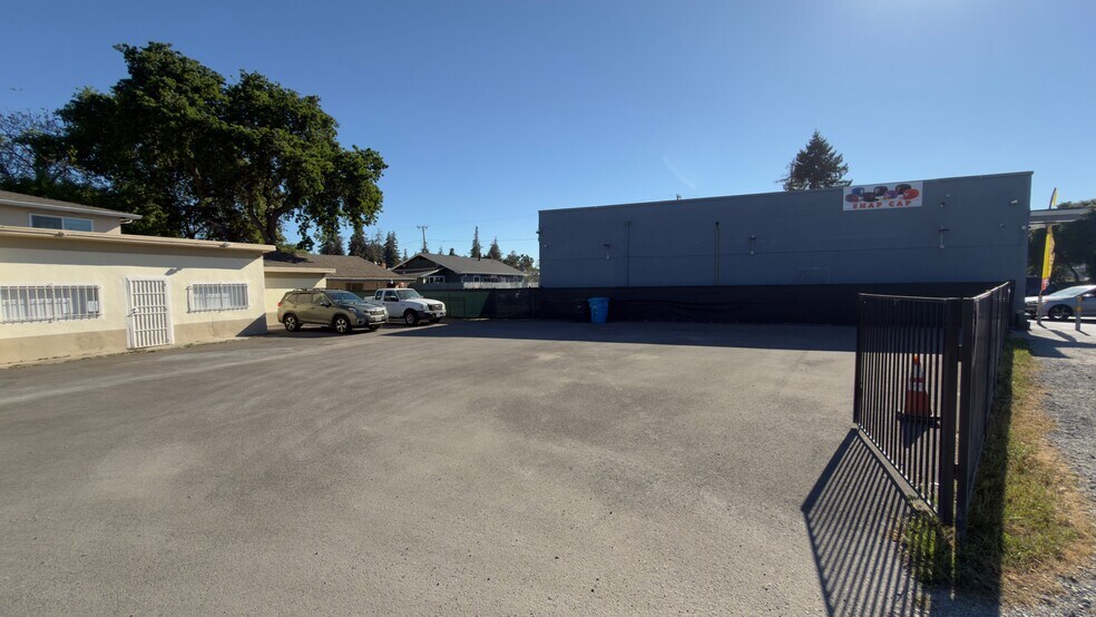 More Photos Of 1475 E Bayshore Rd, East Palo Alto Flex For Lease