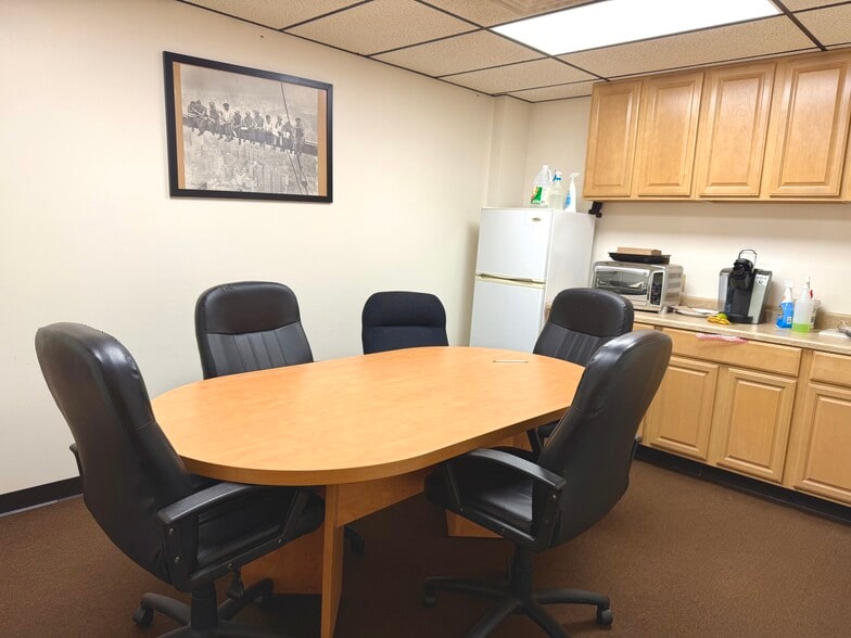 More Photos Of 87-95 Searing Ave, Mineola Warehouse For Sale