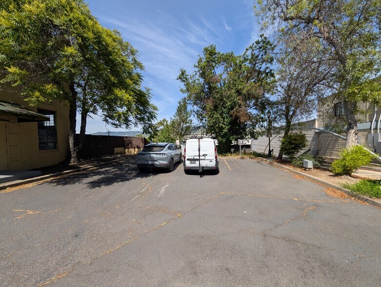 More Photos Of 120 E Main St, Ashland Freestanding For Sale