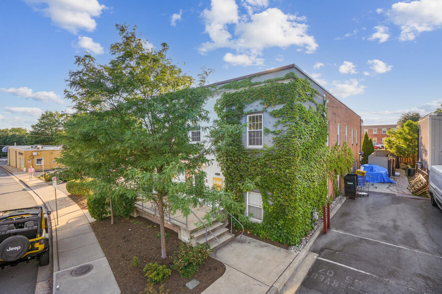 Primary Photo Of 105 N Maple Ave, Falls Church Office For Sale