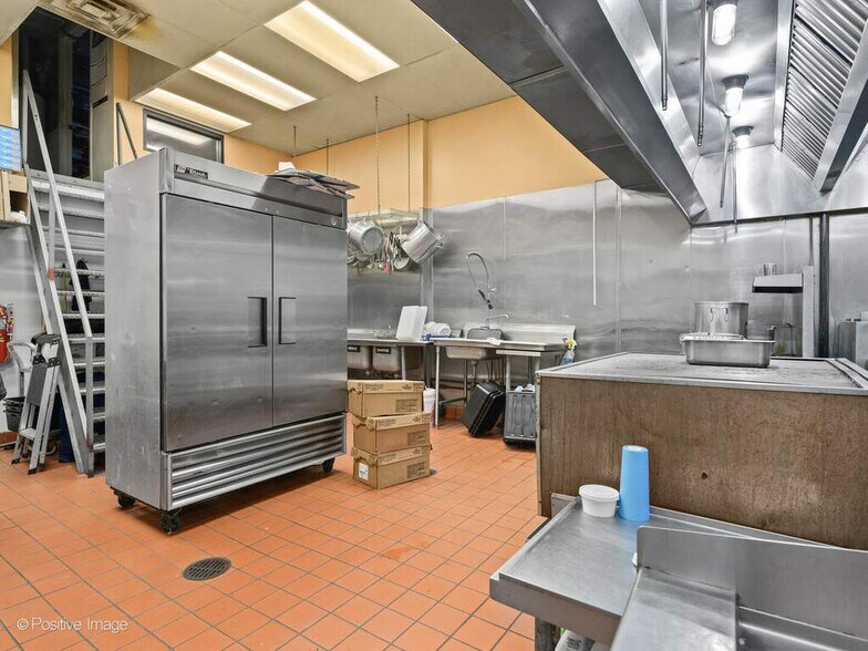 More Photos Of 1543 N Elston Ave, Chicago Restaurant For Sale