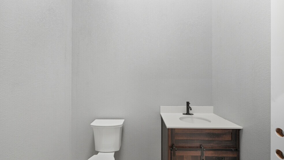 More Photos Of 5345 US 87, Stockdale Warehouse For Sale