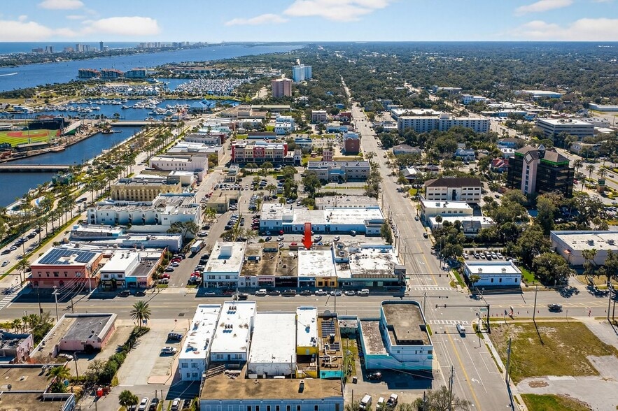 More Photos Of 141 W International Speedway Blvd, Daytona Beach Storefront For Sale