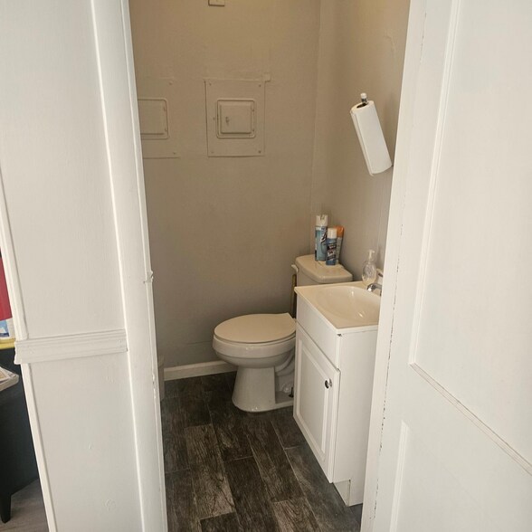 More Photos Of 6401-6405 Belair Rd, Baltimore Storefront Retail Office For Lease