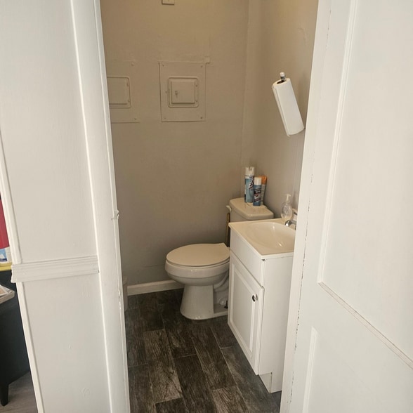 More Photos Of 6401-6405 Belair Rd, Baltimore Storefront Retail Office For Sale