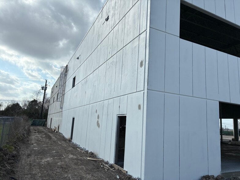 More Photos Of 14410 Fondren rd, Missouri City Warehouse For Lease