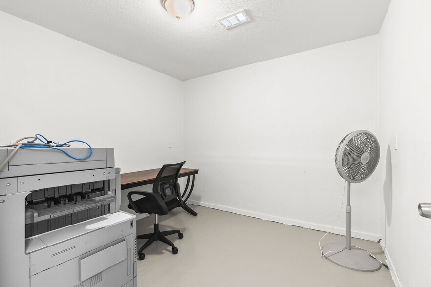 More Photos Of 10 S Toppenish Ave, Toppenish General Retail For Sale