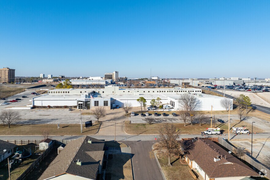 More Photos Of 6201 E 43rd St, Tulsa Manufacturing For Lease