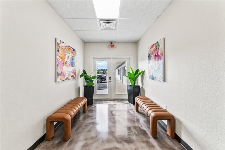 More Photos Of 566 Barton Blvd, Rockledge General Retail For Lease