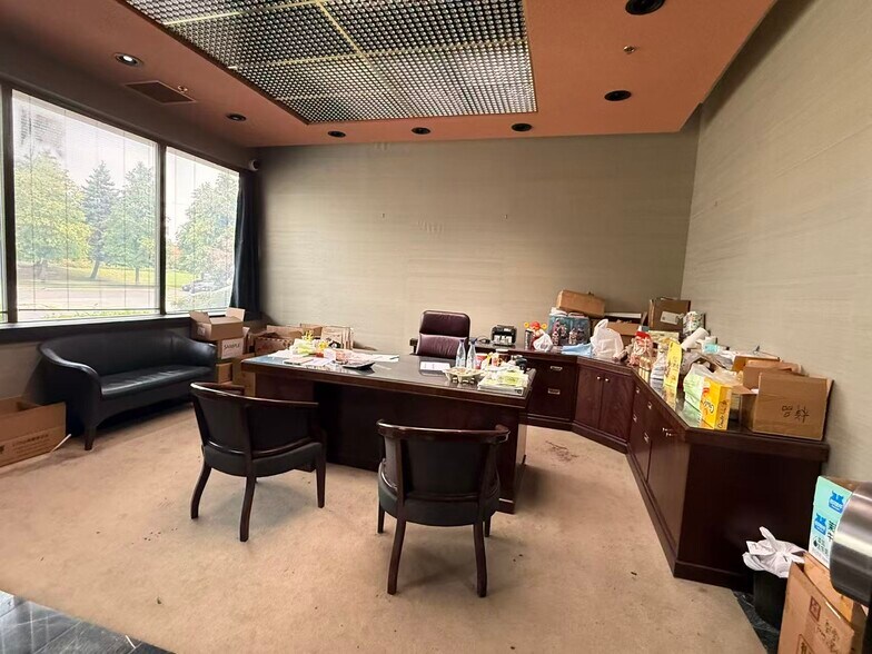 More Photos Of 165 Konrad Cres, Markham Light Distribution For Lease
