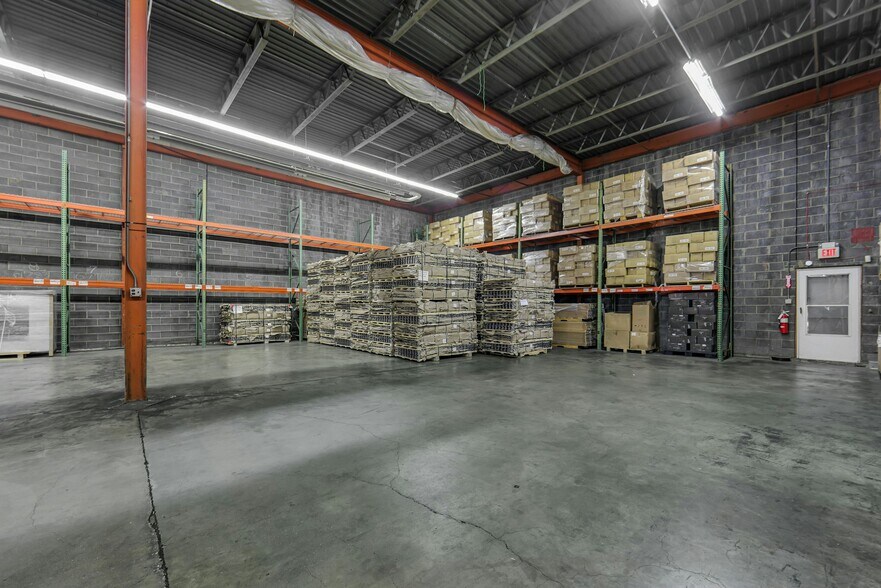 More Photos Of 370 Bergen Ave, Kearny Warehouse For Lease