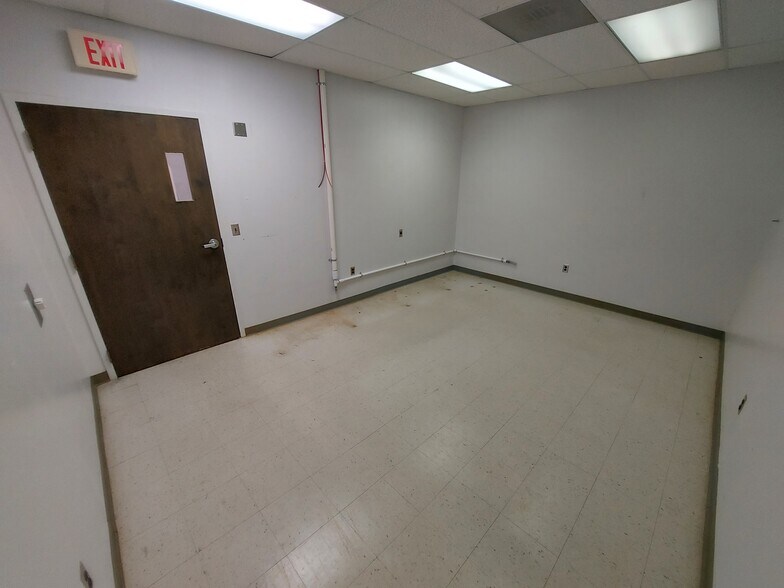 More Photos Of 625 Hutton St, Raleigh Showroom For Lease