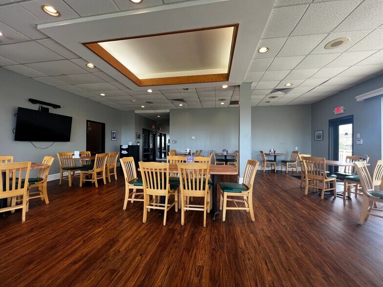 More Photos Of 202 Bow Cv, Stafford Restaurant For Lease