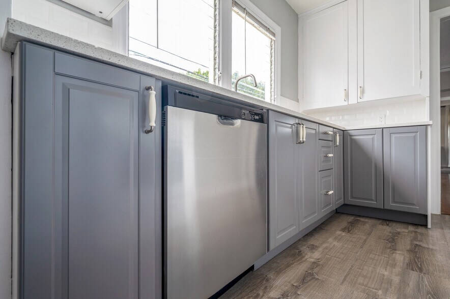 More Photos Of 1620 California Ave, Santa Monica Apartments For Sale