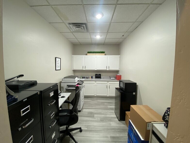 More Photos Of 8263 W Thunderbird Rd, Peoria Office For Lease