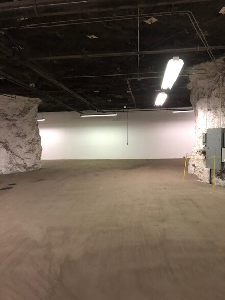 More Photos Of 3101-3150 Mercier St, Kansas City Warehouse For Lease