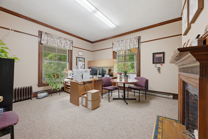 More Photos Of 1 Sylvandale Rd, Lisbon Office For Sale