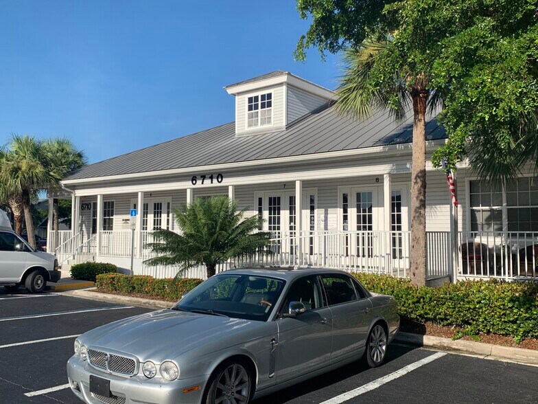 More Photos Of 6710 Winkler Rd, Fort Myers Unknown For Lease