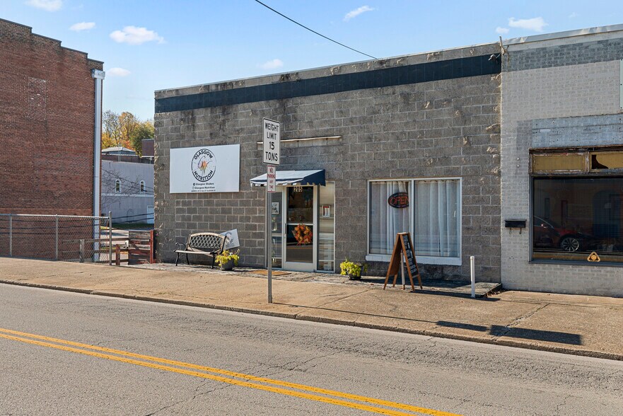 More Photos Of 205 N Race St, Glasgow Storefront Retail Office For Sale