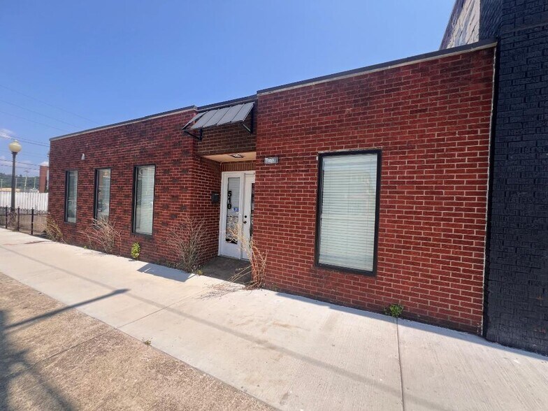 More Photos Of 510 20th St, Huntington Freestanding For Lease
