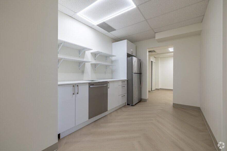 More Photos Of 1538 Rue Sherbrooke O, Montréal Medical For Lease
