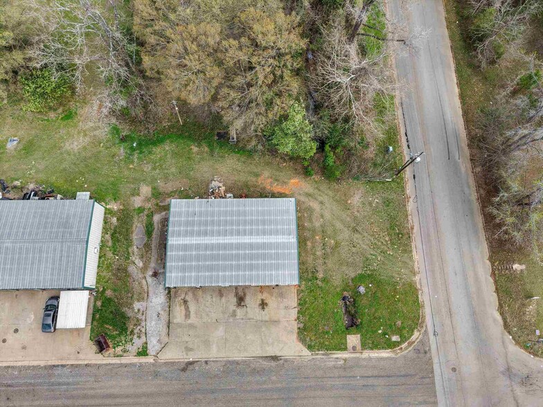 More Photos Of 420 E Scott St, Gilmer Warehouse For Sale