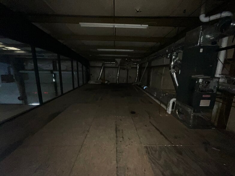 More Photos Of 2441 N Main St, East Point Service For Sale