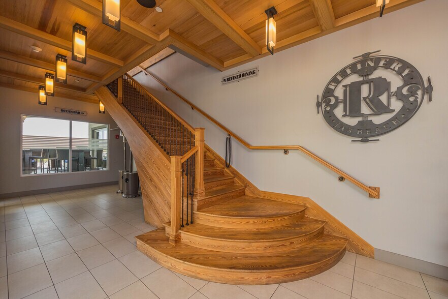 More Photos Of 831 N 1st St, Jacksonville Beach General Retail For Sale