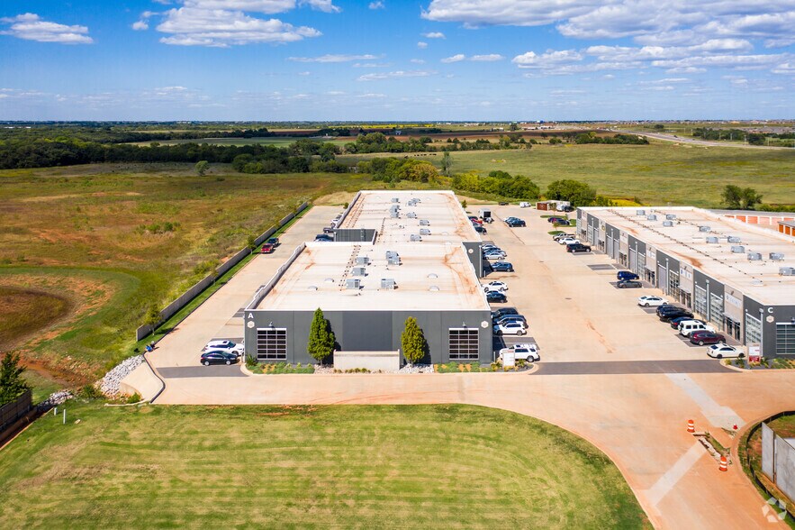 More Photos Of 3825 NW 166th St, Edmond Light Manufacturing For Lease