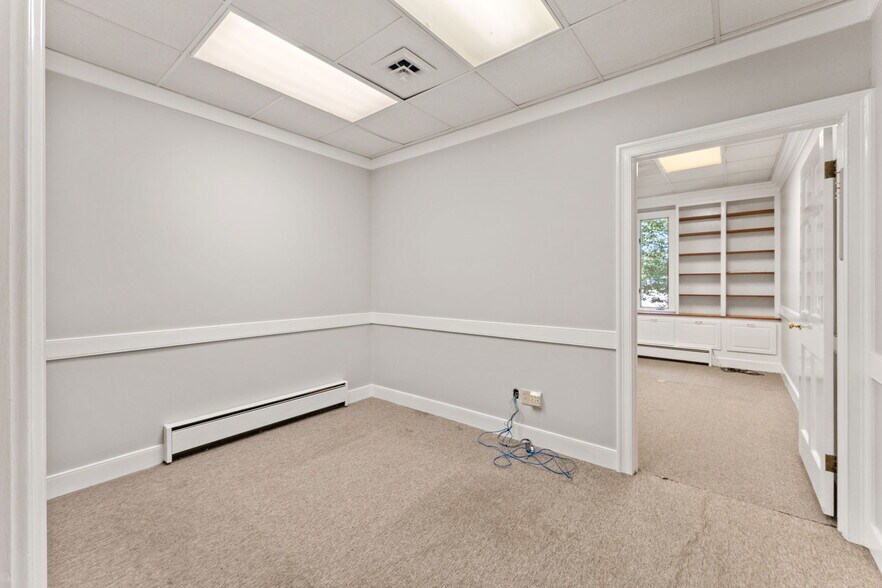 More Photos Of 678 Rappahannock Dr, White Stone Office For Sale