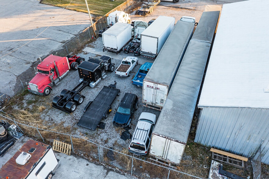 More Photos Of 1301 Fabricon Blvd, Jeffersonville Light Manufacturing For Lease