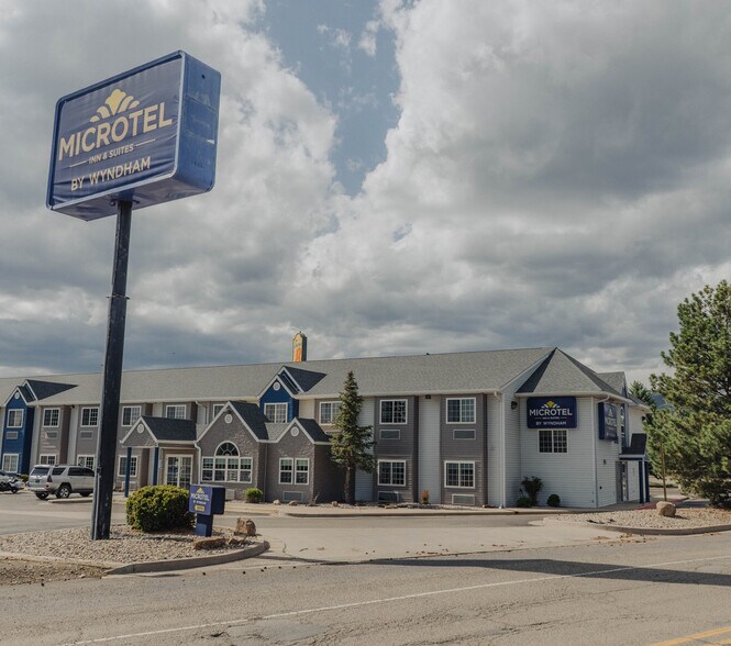 More Photos Of 1640 Cedar St, Raton Hotel For Sale