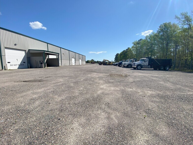 More Photos Of 961 Michael Dr, Chesapeake Warehouse For Lease