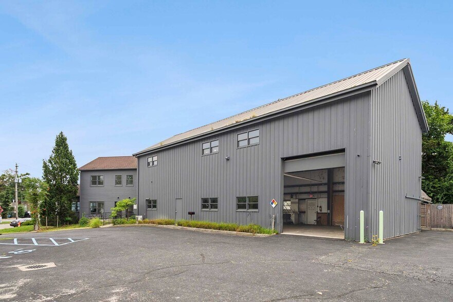 More Photos Of 468 County Rd 39, Southampton Warehouse For Lease