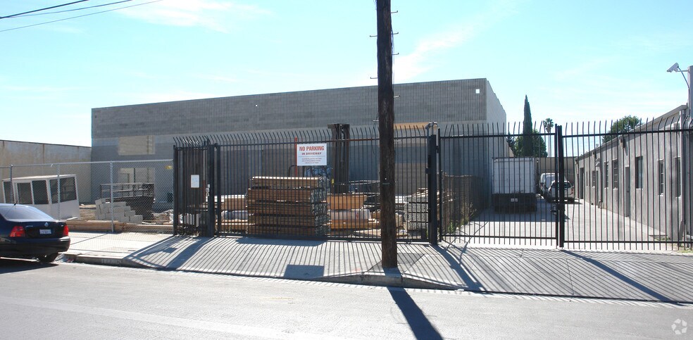 More Photos Of 14736 Keswick St, Van Nuys Warehouse For Lease
