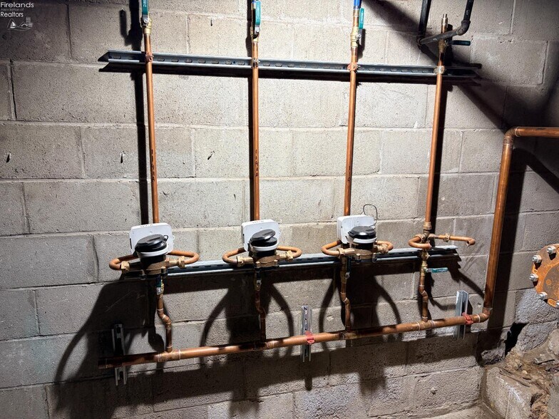 More Photos Of 110 Railroad St, Clyde Restaurant For Sale