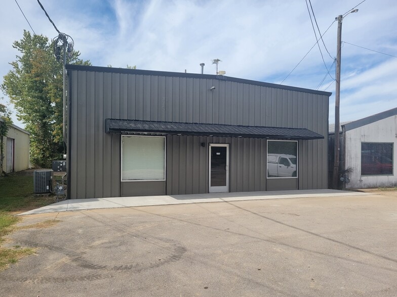 Primary Photo Of 1507 Buffalo Rd, Lawrenceburg Flex For Sale
