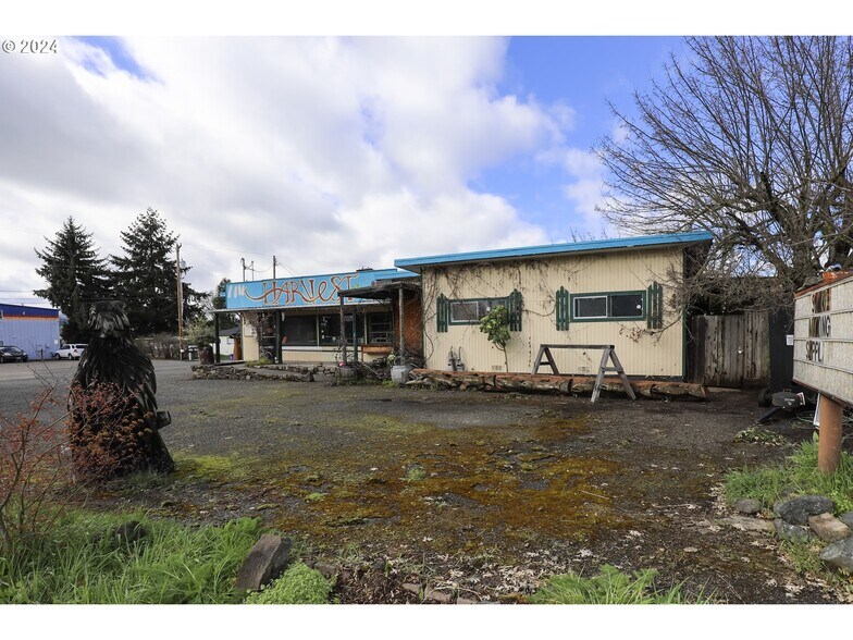 More Photos Of 501 NW Douglas Blvd, Winston General Retail For Sale