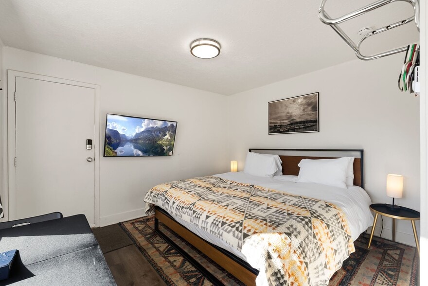 More Photos Of 501 N 4th Ave, Sandpoint Hotel For Sale