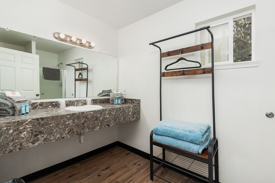 More Photos Of 3510 NE Highway 101, Lincoln City Hotel For Sale