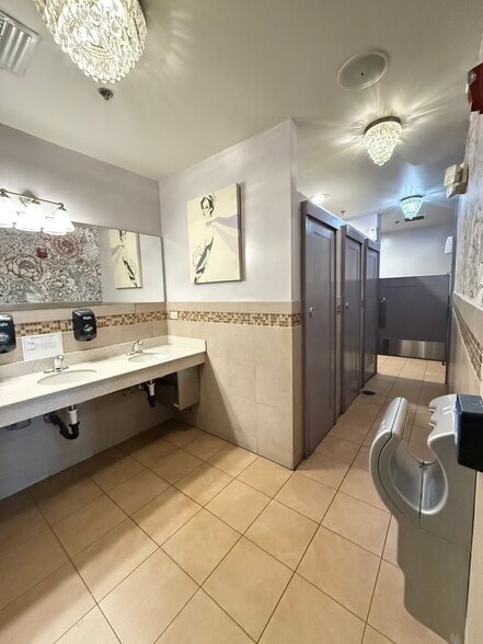 More Photos Of 1619 N 1st St, Hermiston Restaurant For Sale