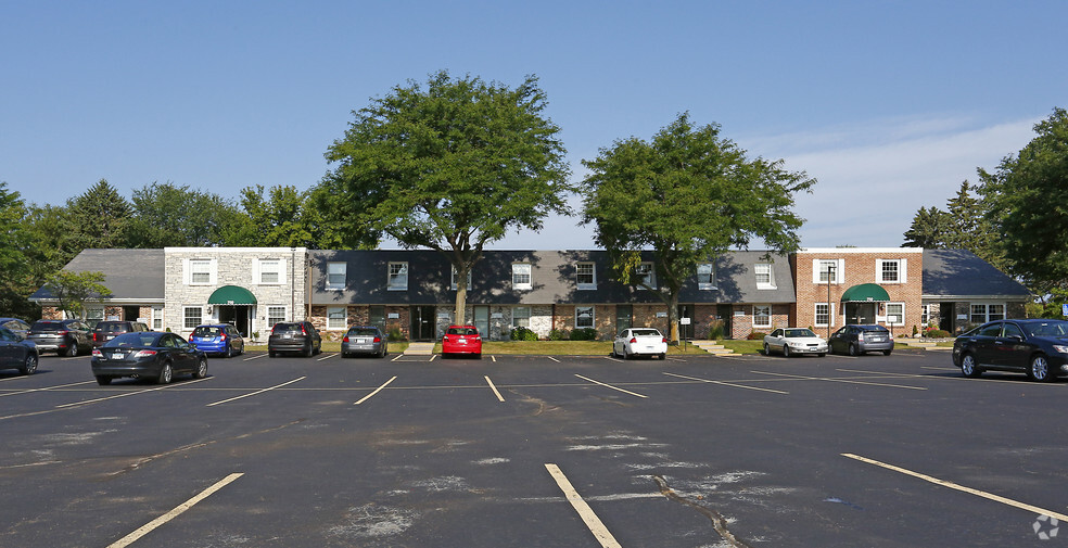 Primary Photo Of 700 Twelve Oaks Center Dr, Wayzata Office For Lease