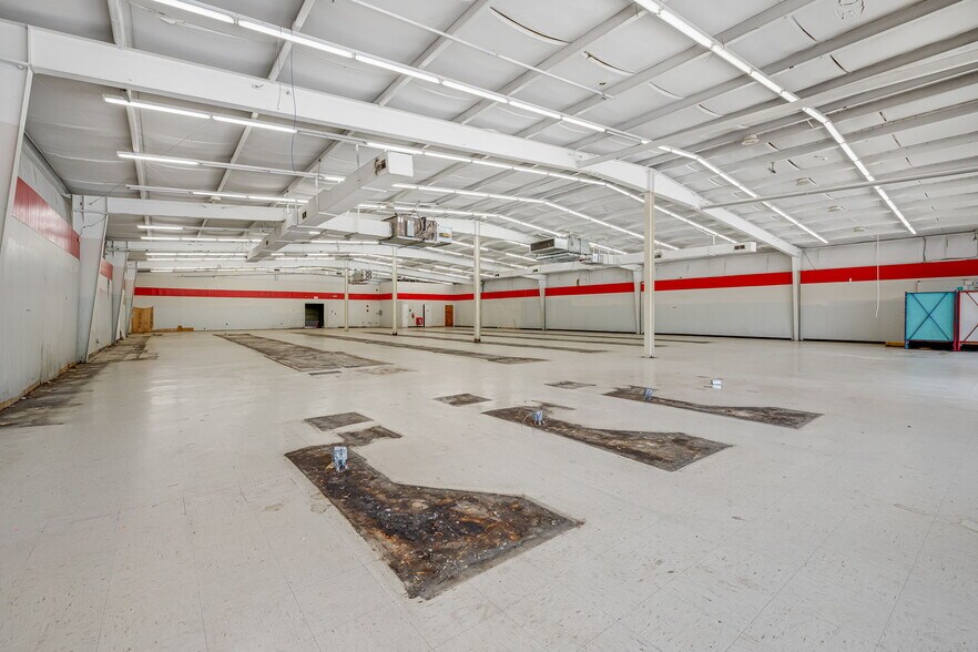 More Photos Of 1380 Tunnel Rd, Asheville Light Distribution For Lease