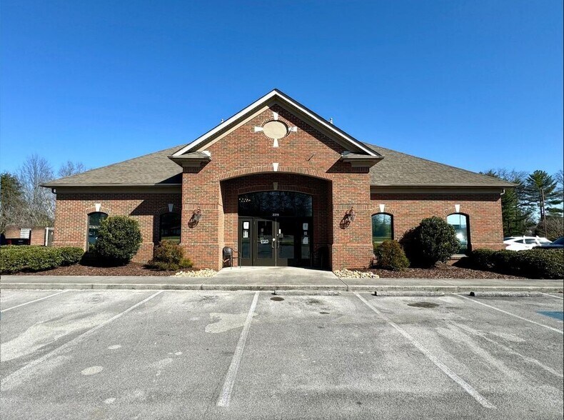 Primary Photo Of 2215 E Lamar Alexander Pky, Maryville Bank For Sale