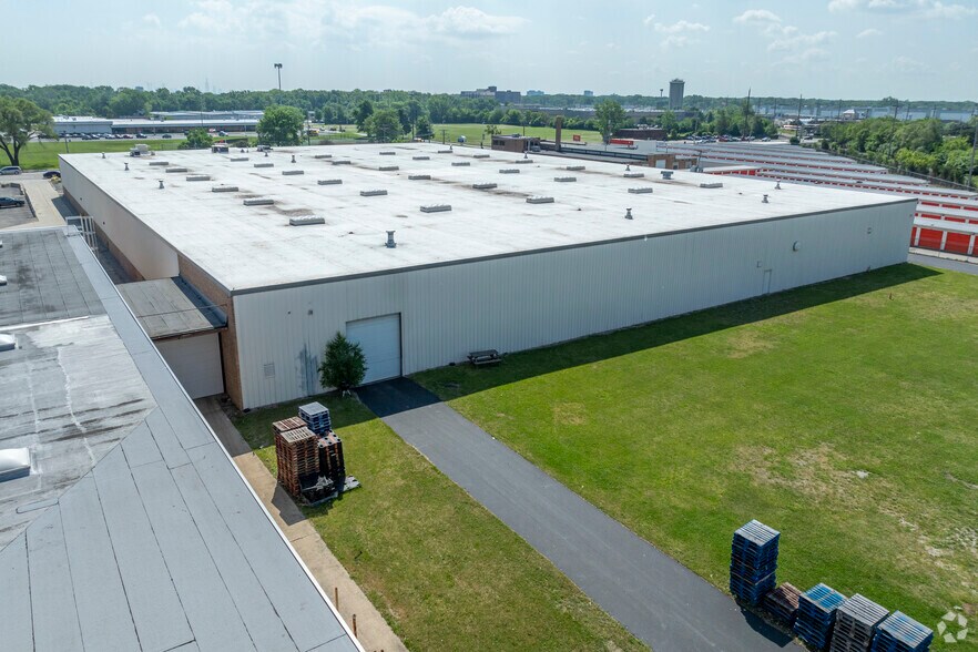 More Photos Of 1810 N 5th Ave, River Grove Warehouse For Lease