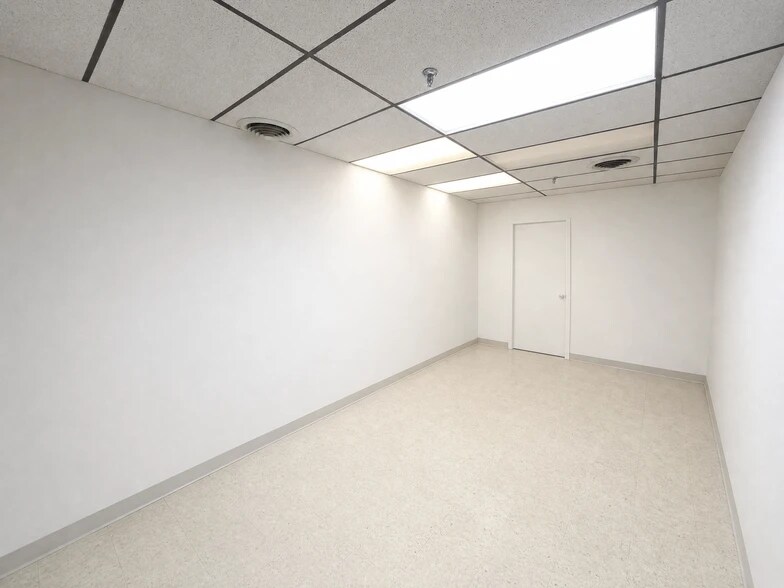 More Photos Of 4211 Rhode Island Ave N, New Hope Freestanding For Lease