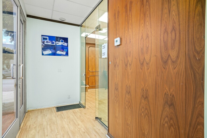 More Photos Of 2728 S La Cienega Blvd, Los Angeles Office For Lease