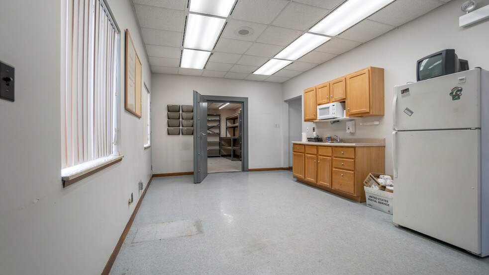 More Photos Of 7007 Calumet Ave, Hammond General Retail For Sale