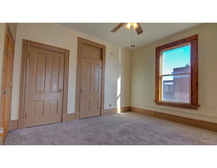 More Photos Of 910-912 W 3rd St, Davenport Apartments For Sale